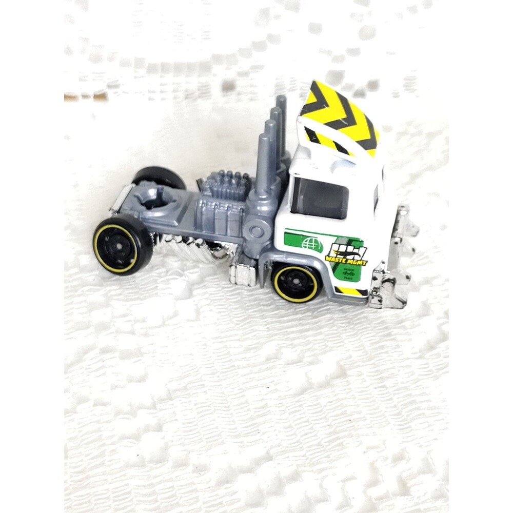 2021 Trash Basher Mattel Hot Wheels Diecast Toy Car HDT04